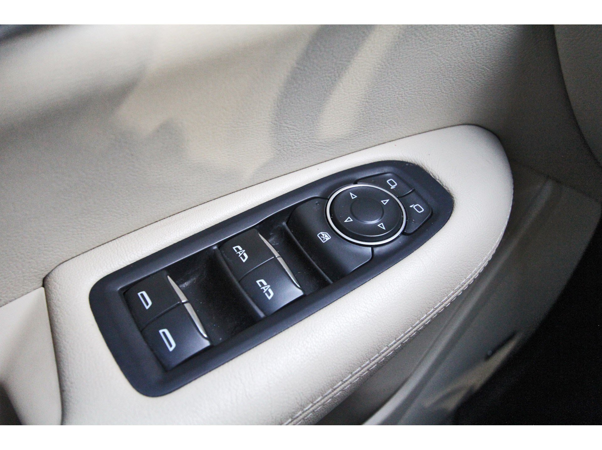 Used 2018 Cadillac XT5 FWD image 23