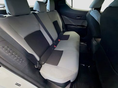 Used 2019 Toyota C-HR XLE FWD image 12
