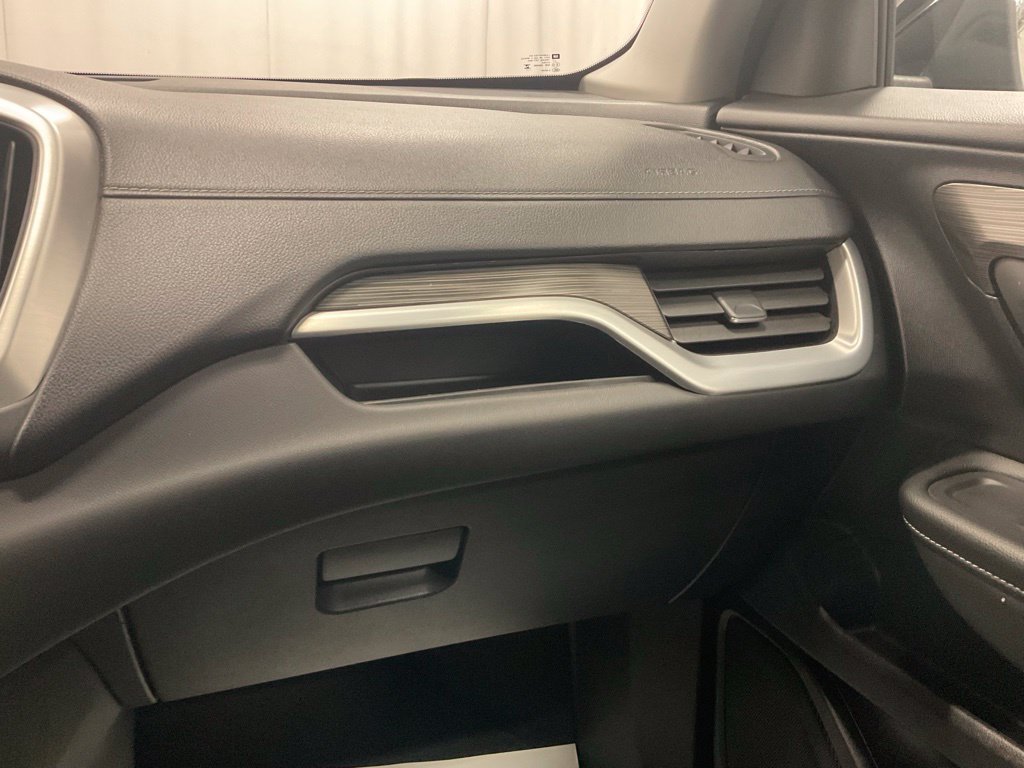 Used 2024 GMC Terrain SLE AWD/4WD image 29