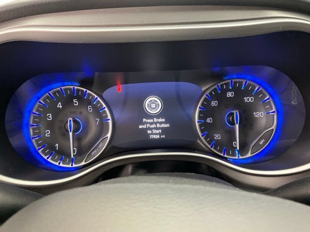 Used 2023 Chrysler Pacifica Touring-L FWD image 6