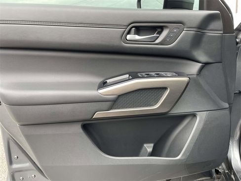 Used 2024 Nissan Pathfinder Platinum w/ Cargo Package image 16