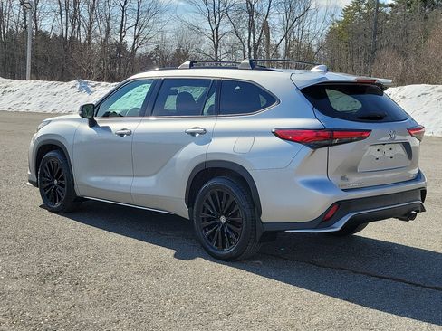 Used 2023 Toyota Highlander XSE image 7