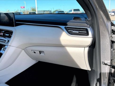 Used 2025 Genesis G70 2.5T image 17