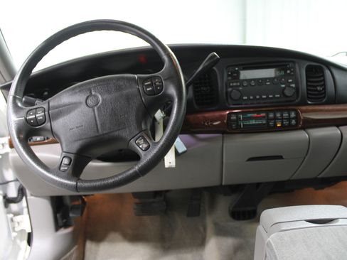 Used 2005 Buick Le Sabre Custom image 2