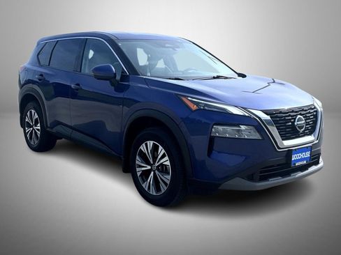 Used 2021 Nissan Rogue SV image 3