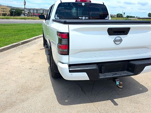 Used 2025 Nissan Frontier SV w/ SV Convenience Package RWD image 10