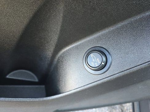 Used 2024 Chevrolet Equinox LT w/ LPO, Floor Liner Package FWD image 23
