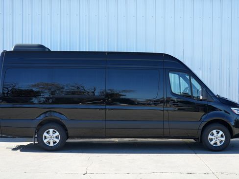 Used 2024 Mercedes-Benz Sprinter 2500 image 51