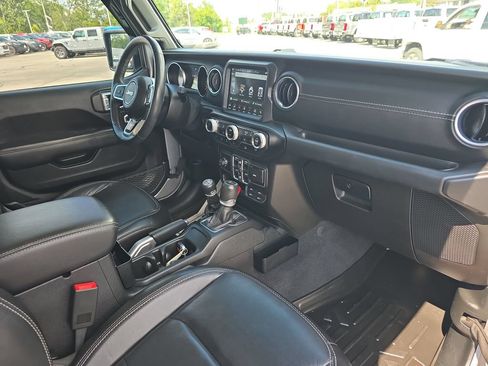 Used 2020 Jeep Gladiator Overland AWD/4WD image 21