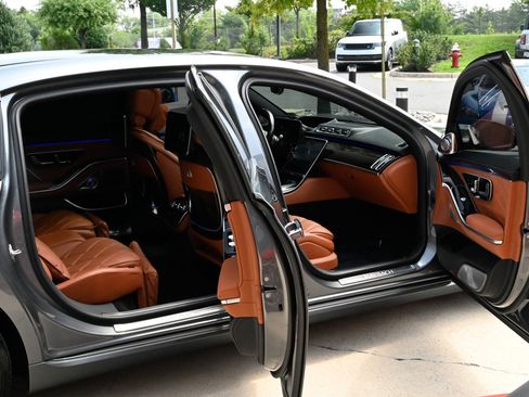 Used 2023 Mercedes-Benz Maybach S 680 4MATIC w/ Manufaktur Leather Package image 60
