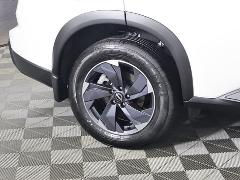 Used 2025 Nissan Rogue SV w/ SV Premium Package image 54