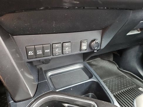 Used 2018 Toyota RAV4 SE w/ Advanced Technology Package AWD/4WD image 30