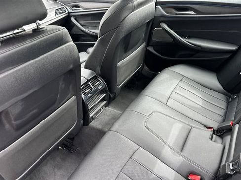 Used 2023 BMW 530e w/ Premium Package image 11