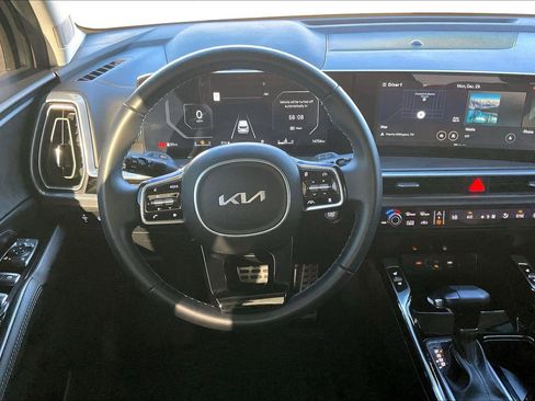 Used 2025 Kia Sorento SX image 5