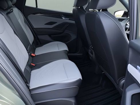 New 2026 Volkswagen Tiguan SE R-Line FWD image 17