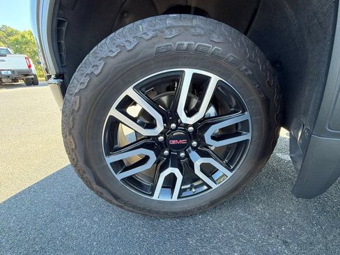 Used 2024 GMC Sierra 1500 AT4 w/ Technology Package AWD/4WD image 28