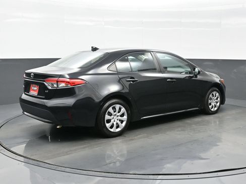Used 2022 Toyota Corolla LE FWD image 6