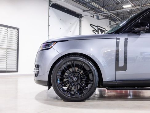 Used 2025 Land Rover Range Rover SE AWD/4WD image 18