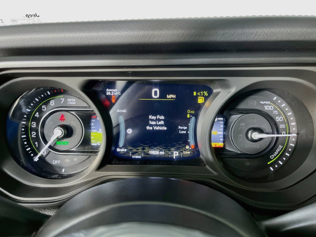 Used 2024 Jeep Wrangler Unlimited Sahara w/ Dual Top Group AWD/4WD image 18