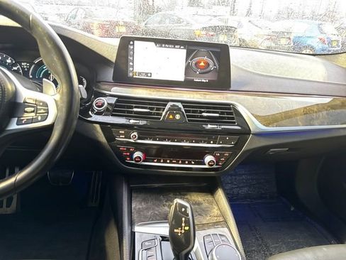 Used 2018 BMW 530e 530e iPerformance image 32