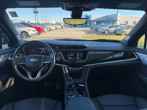 Used 2023 Cadillac XT6 Sport w/ Technology Package image 9