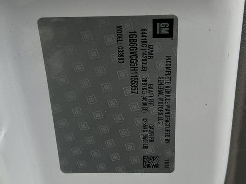 Used 2017 Chevrolet Express 4500 Extended image 26