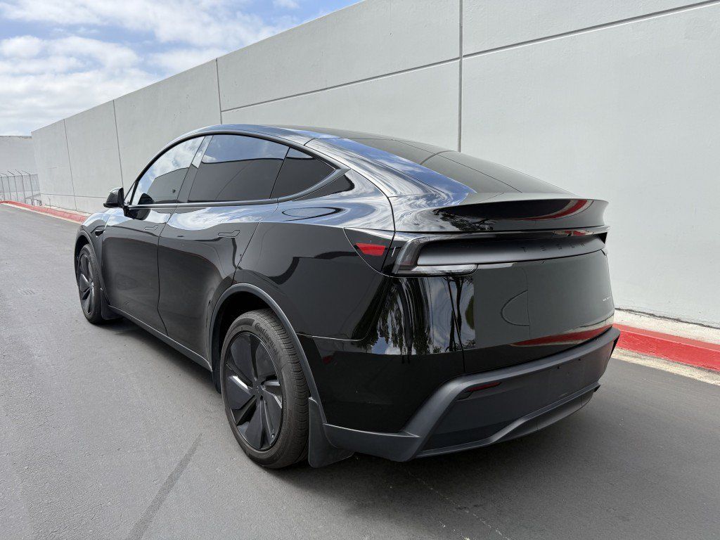 Used 2026 Tesla Model Y Long Range AWD/4WD image 4
