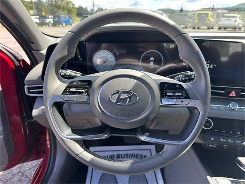 Used 2023 Hyundai Elantra SEL w/ Convenience Package image 12