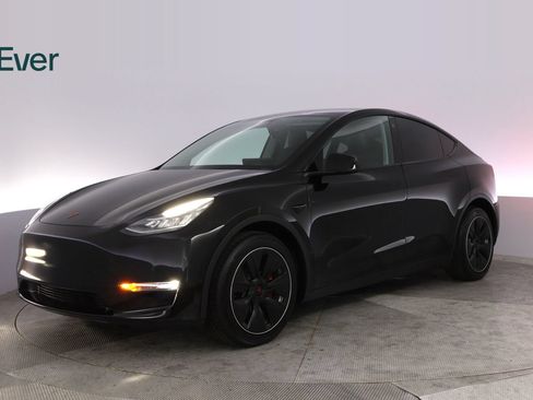 Used 2022 Tesla Model Y Long Range AWD/4WD image 2