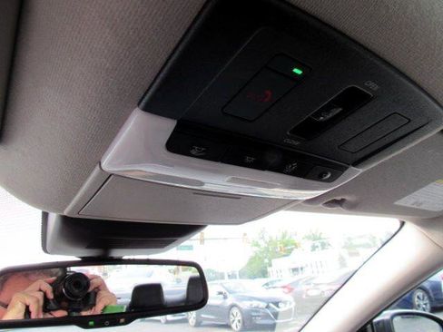 Used 2021 Nissan Sentra SR w/ SR Premium Package image 29