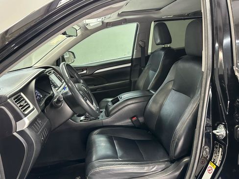 Used 2015 Toyota Highlander XLE FWD image 19