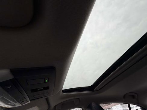 Used 2023 Nissan Sentra SR w/ SR Premium Package image 21