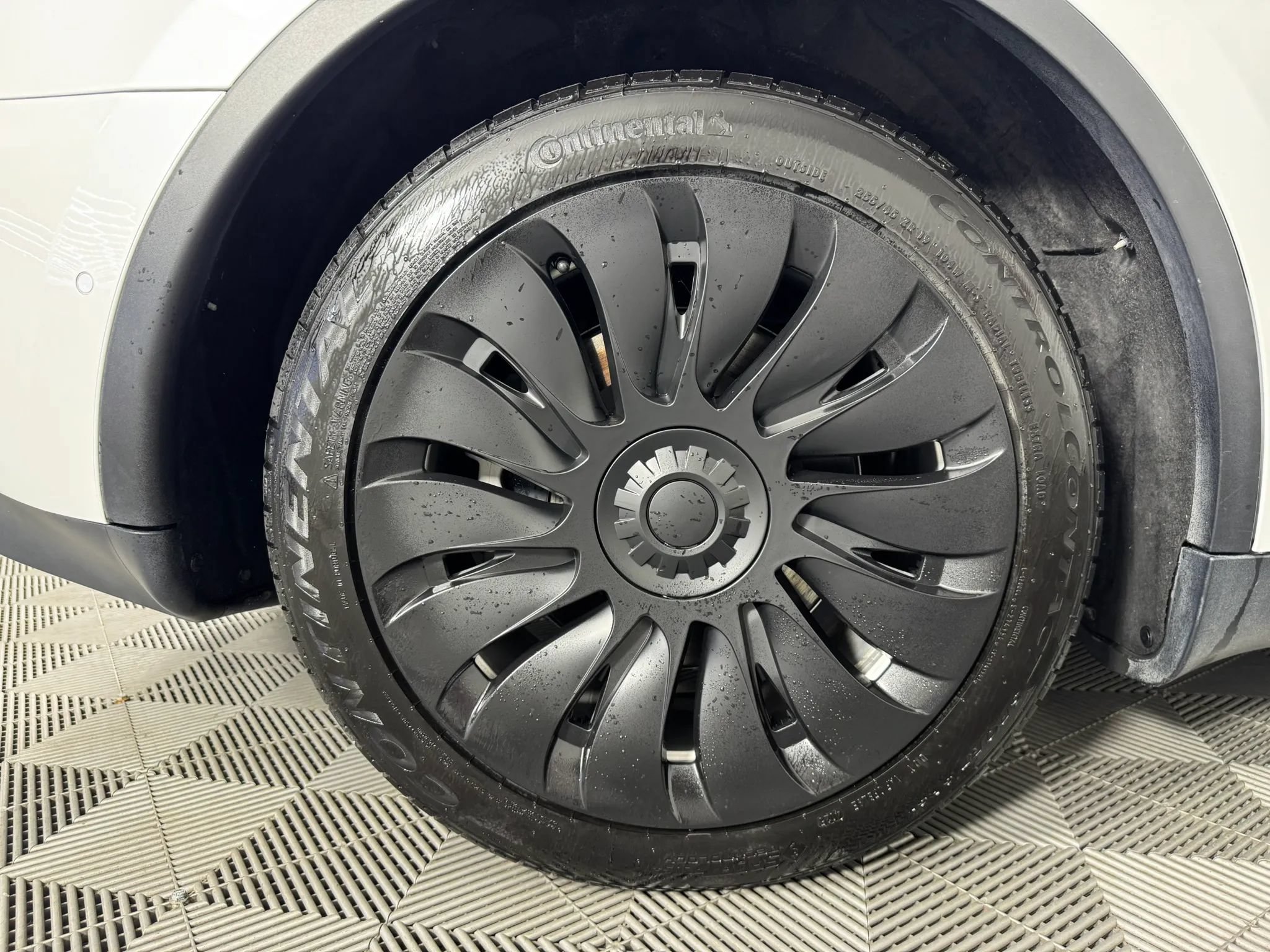 Used 2020 Tesla Model Y Long Range AWD/4WD image 46