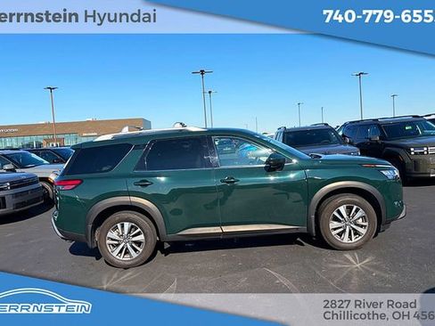 Used 2024 Nissan Pathfinder SL w/ Black Appearance Package AWD/4WD image 31