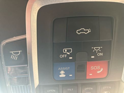 Used 2019 RAM 1500 Laramie Longhorn image 22