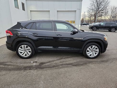 Used 2020 Volkswagen Atlas Cross Sport SE w/ Panoramic Sunroof Package image 7