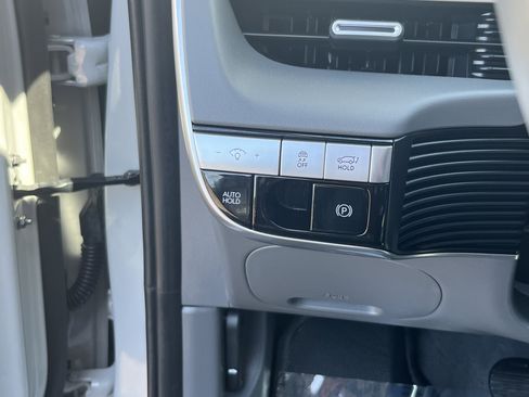 Certified 2024 Hyundai Ioniq 5 SEL RWD image 31