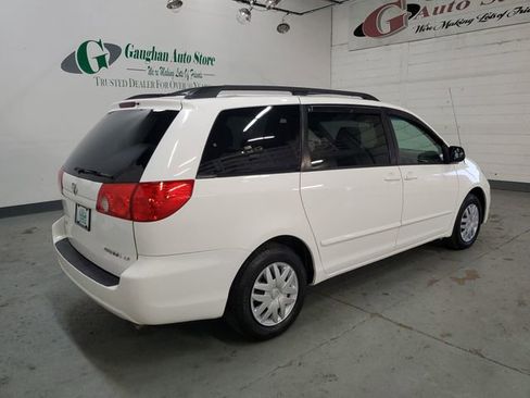 Used 2009 Toyota Sienna LE FWD image 5