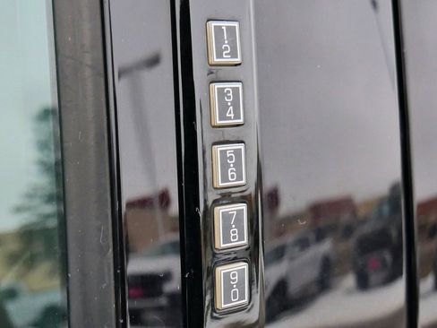 Used 2019 Ford F150 XLT image 12