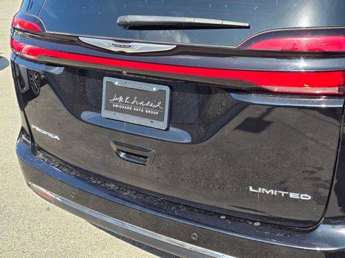 Used 2024 Chrysler Pacifica Limited FWD image 14