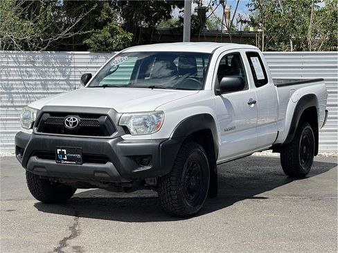 Used 2015 Toyota Tacoma 4x4 Access Cab V6 w/ Convenience Package image 6