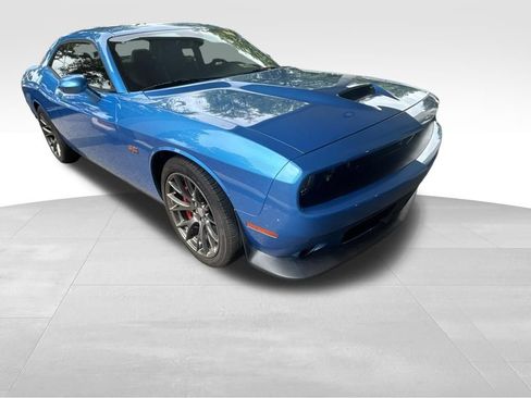 Used 2016 Dodge Challenger SRT RWD image 9