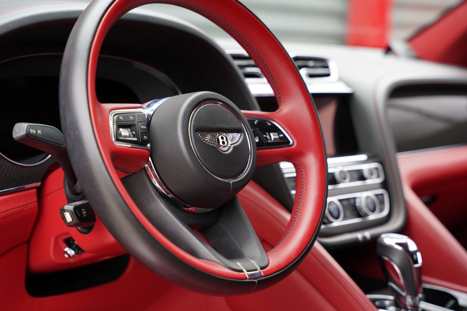 Used 2021 Bentley Bentayga AWD/4WD image 19