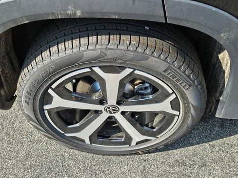 New 2025 Volkswagen Tiguan SE image 4