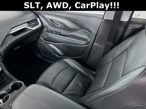 Used 2024 GMC Terrain SLT image 24