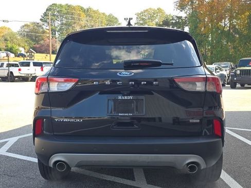 Used 2020 Ford Escape Titanium image 4