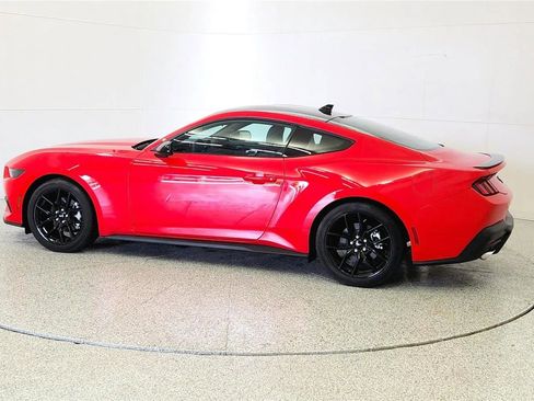 Used 2025 Ford Mustang Coupe RWD image 5