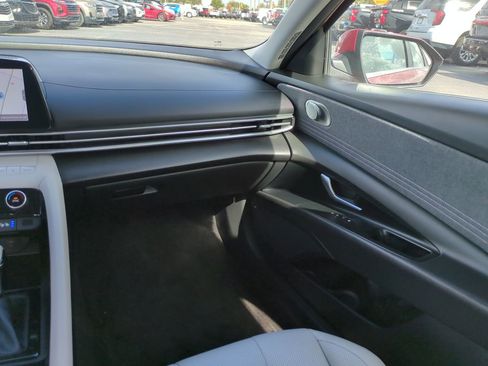 Used 2024 Hyundai Elantra Limited image 15