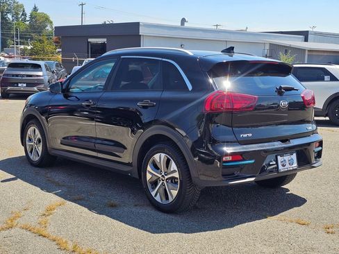 Used 2020 Kia Niro EX Premium w/ Cold Weather Package FWD image 5