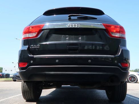 Used 2012 Jeep Grand Cherokee Laredo w/ Laredo E Group AWD/4WD image 9